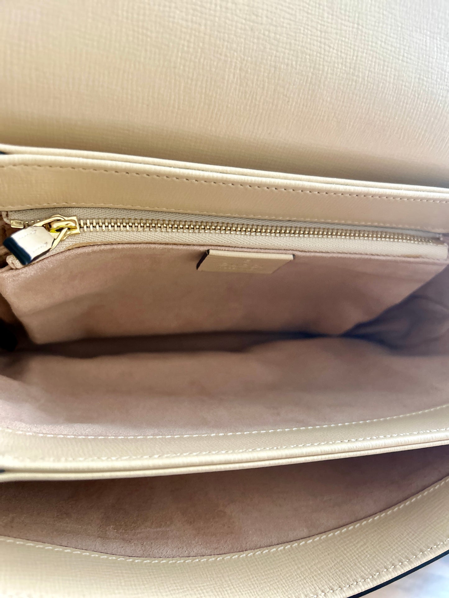 GUCCI
Azalea Calfskin Horsebit 1955 Shoulder Bag- Cream