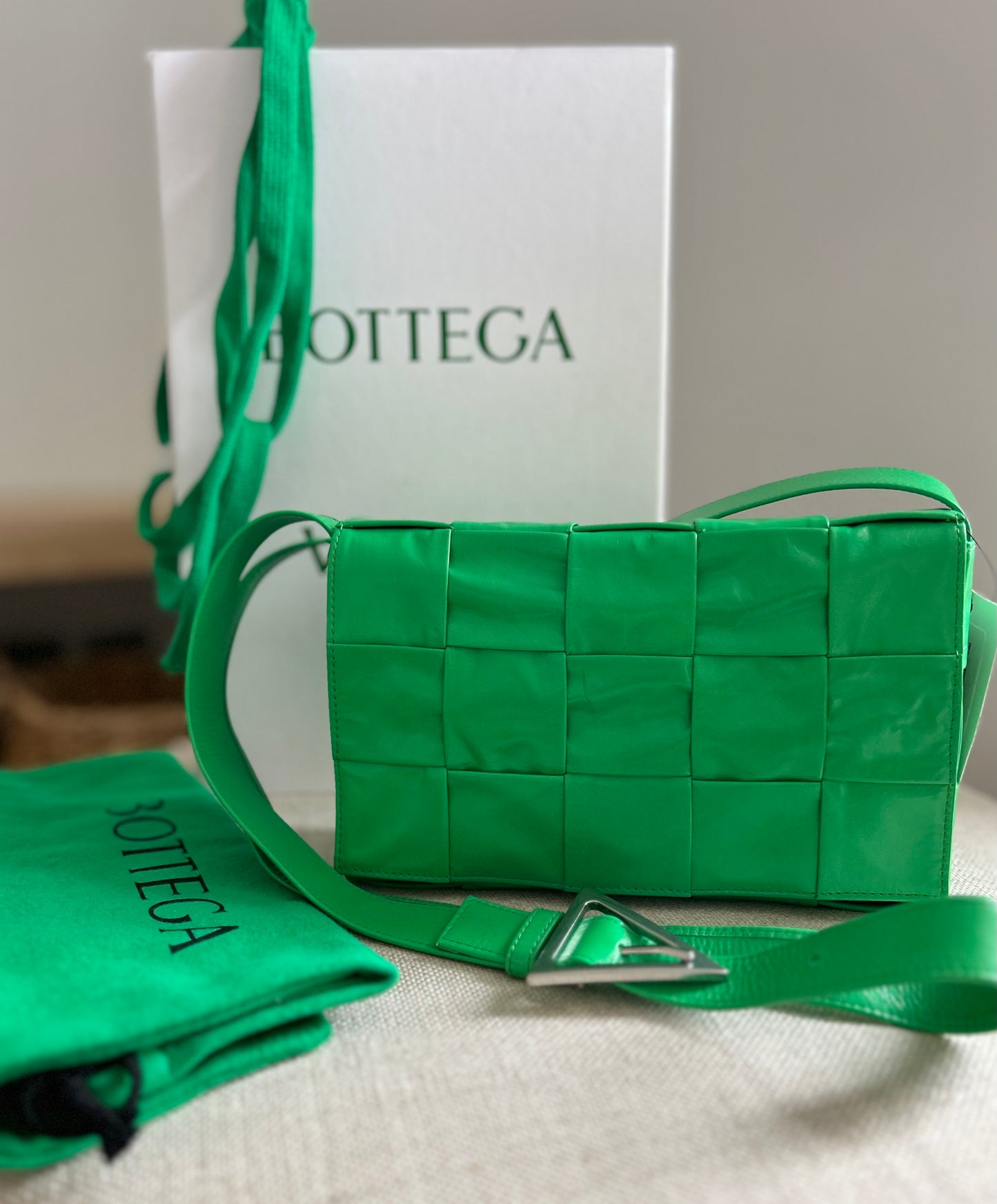 Bottega Veneta Cassette, Intrecciato - Medium