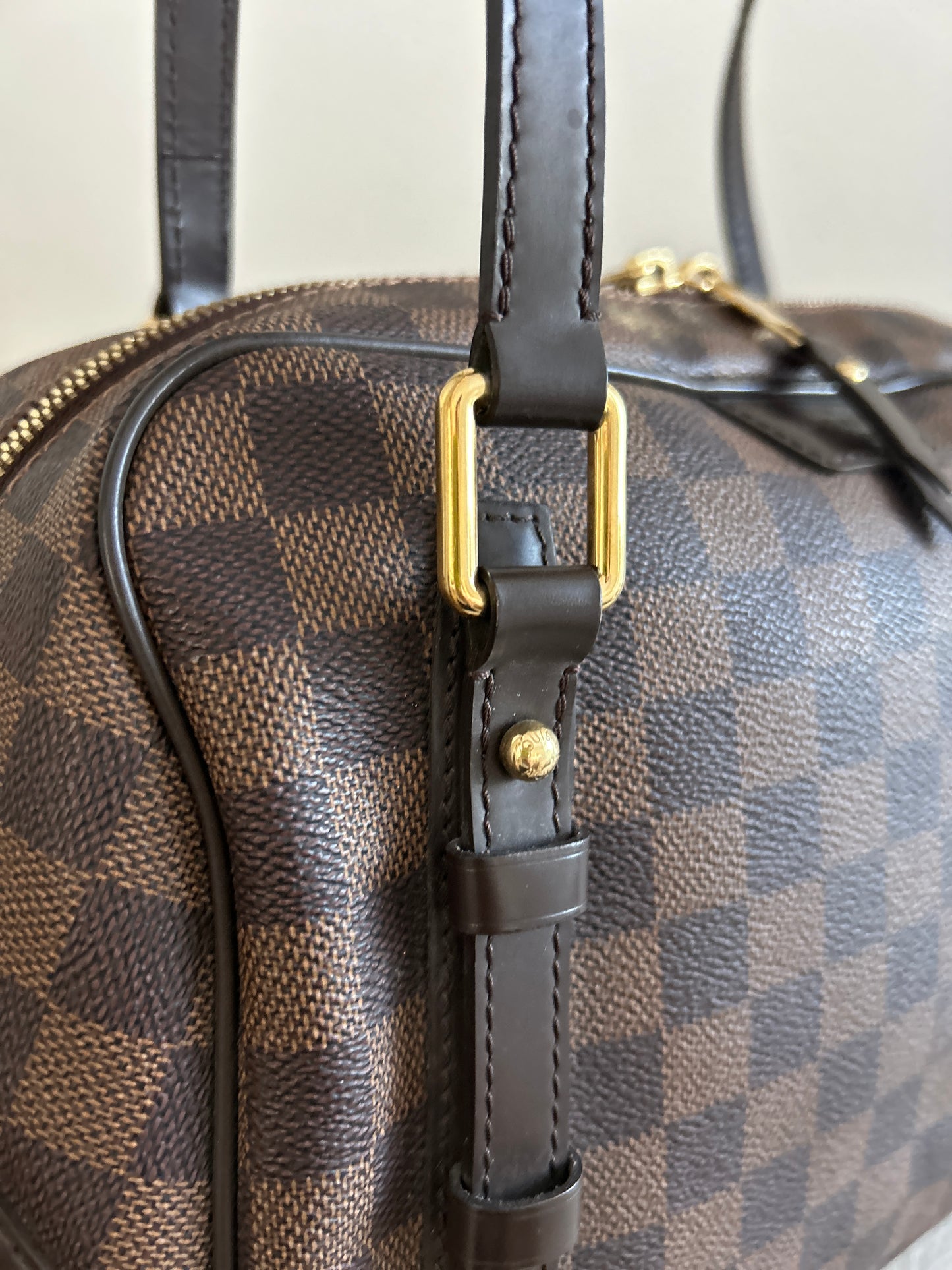 Louis Vuitton
Rivington GM Danier Ebene Canvas Shoulder Bag