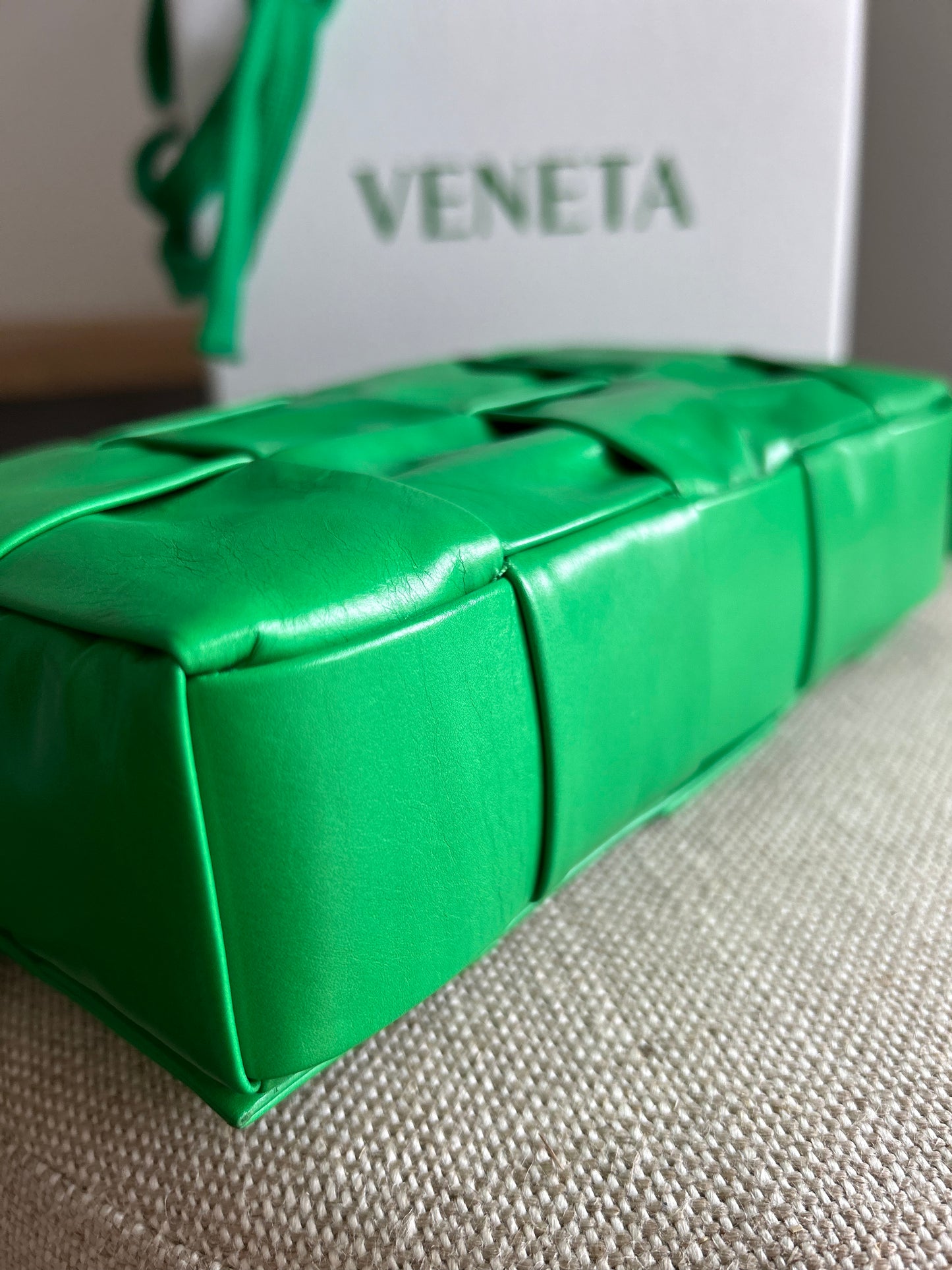 Bottega Veneta Cassette, Intrecciato - Medium