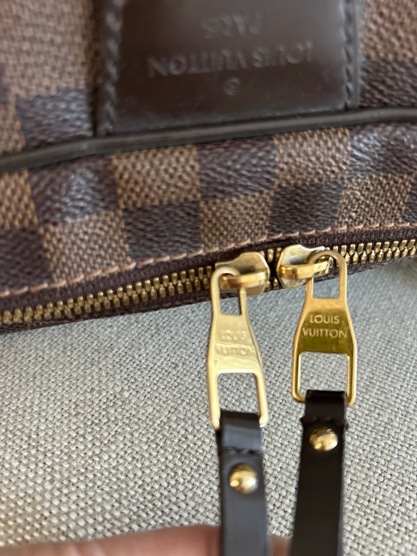Louis Vuitton
Rivington GM Danier Ebene Canvas Shoulder Bag