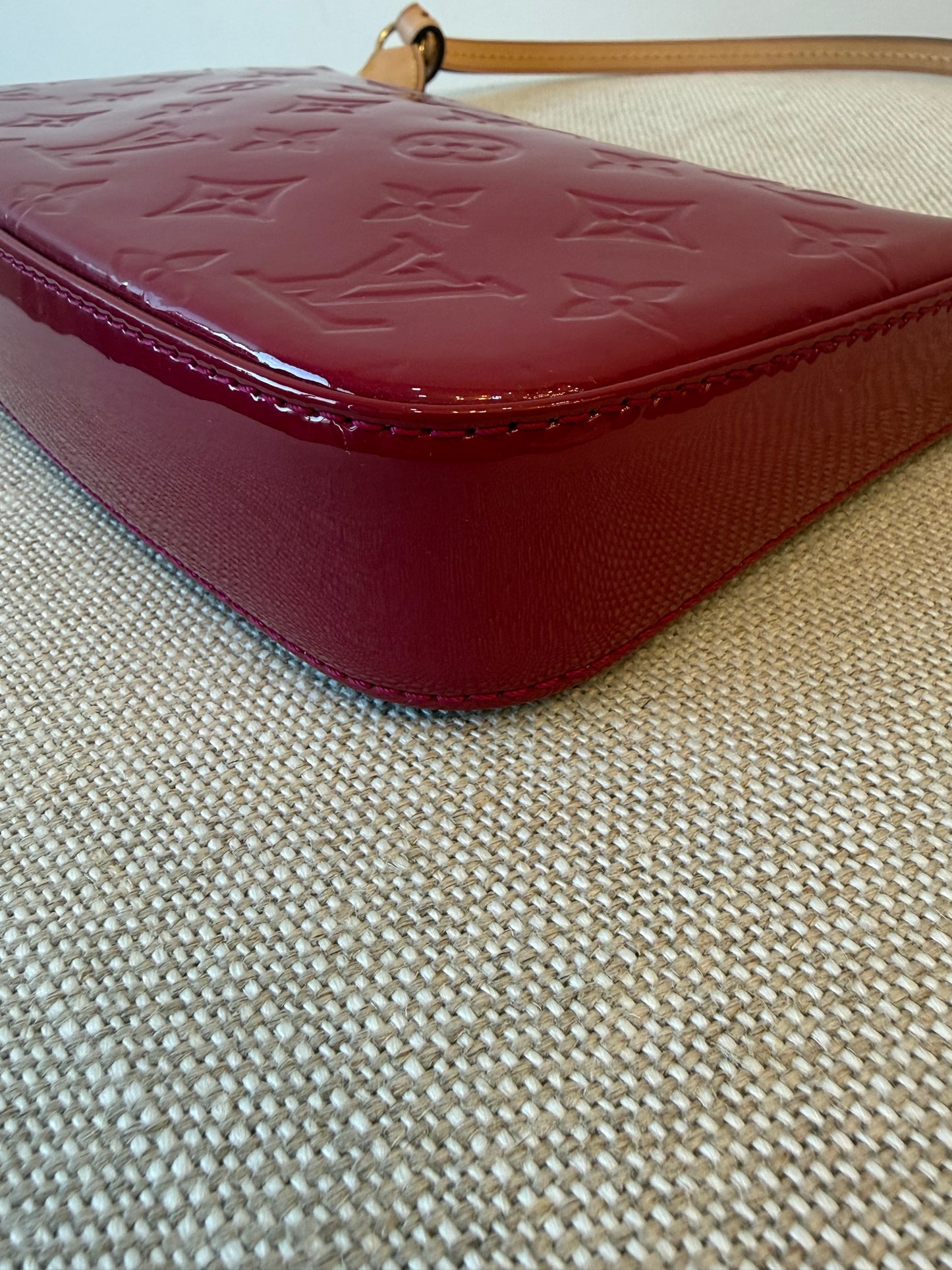 Louis Vuitton Vernis Monogram Vernis Pochette Shoulder Bag (red/cranberry)