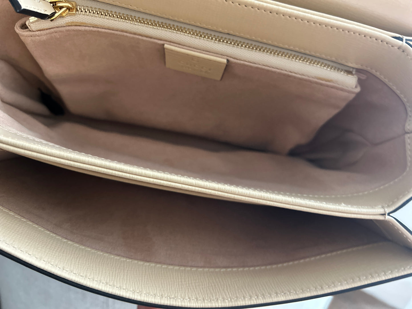 GUCCI
Azalea Calfskin Horsebit 1955 Shoulder Bag- Cream