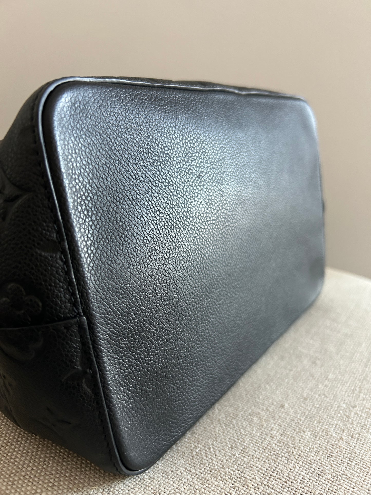 Louis Vuitton  NéoNoé MM Empreinte Leather - Black