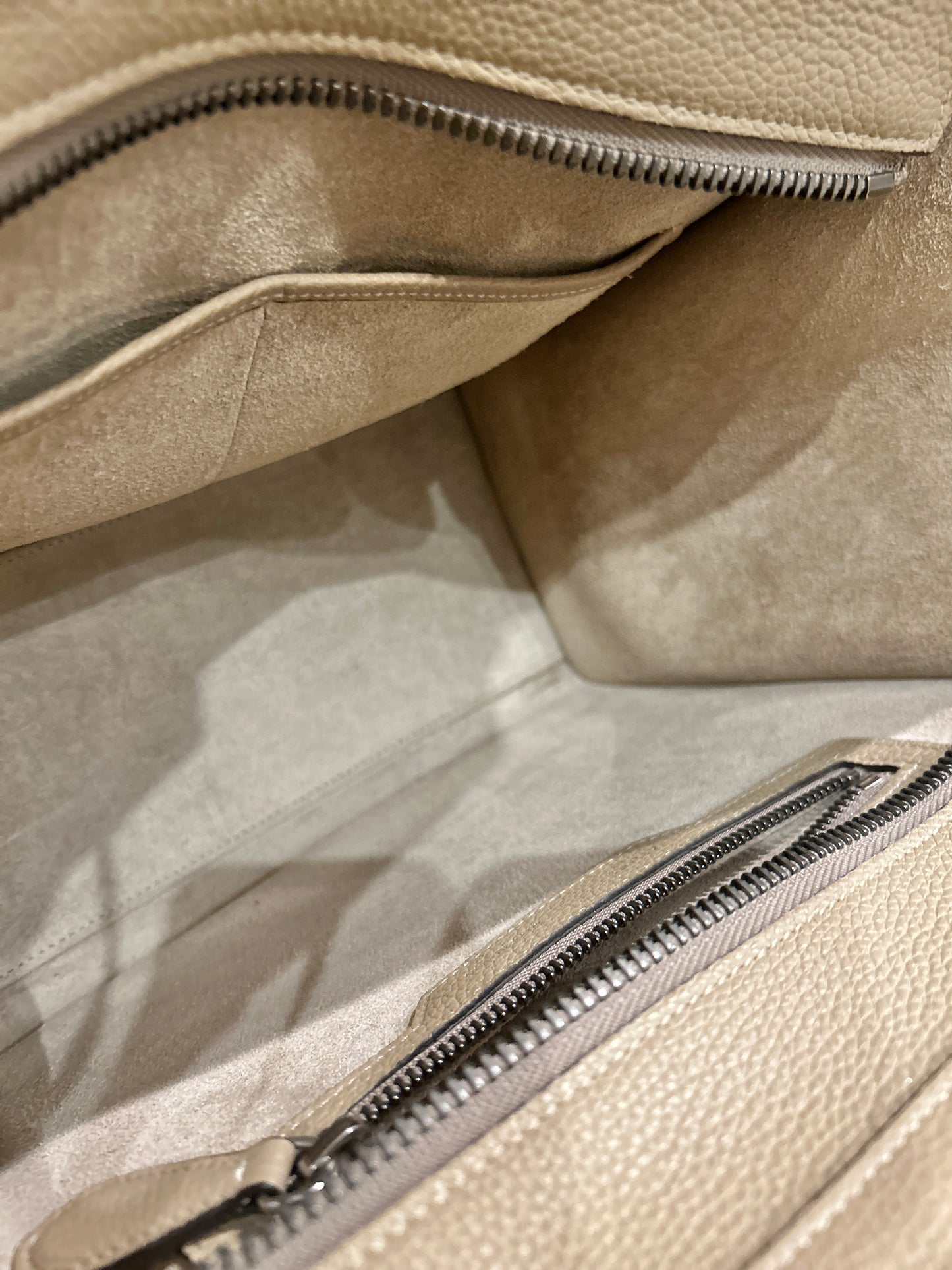 Micro Luggage Handbag In Drummed Calfskin - Color Dune