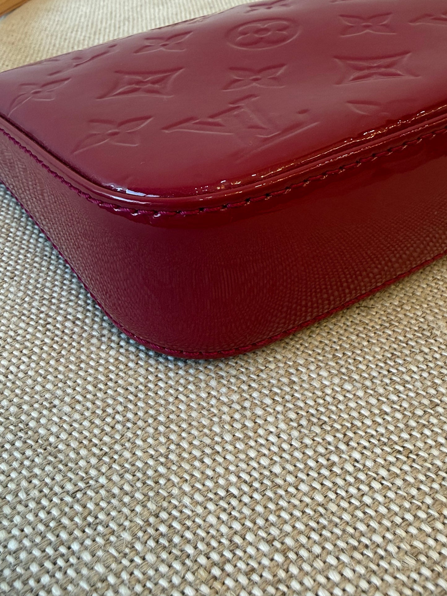Louis Vuitton  Vernis Monogram Vernis Pochette Shoulder Bag (red/cranberry)