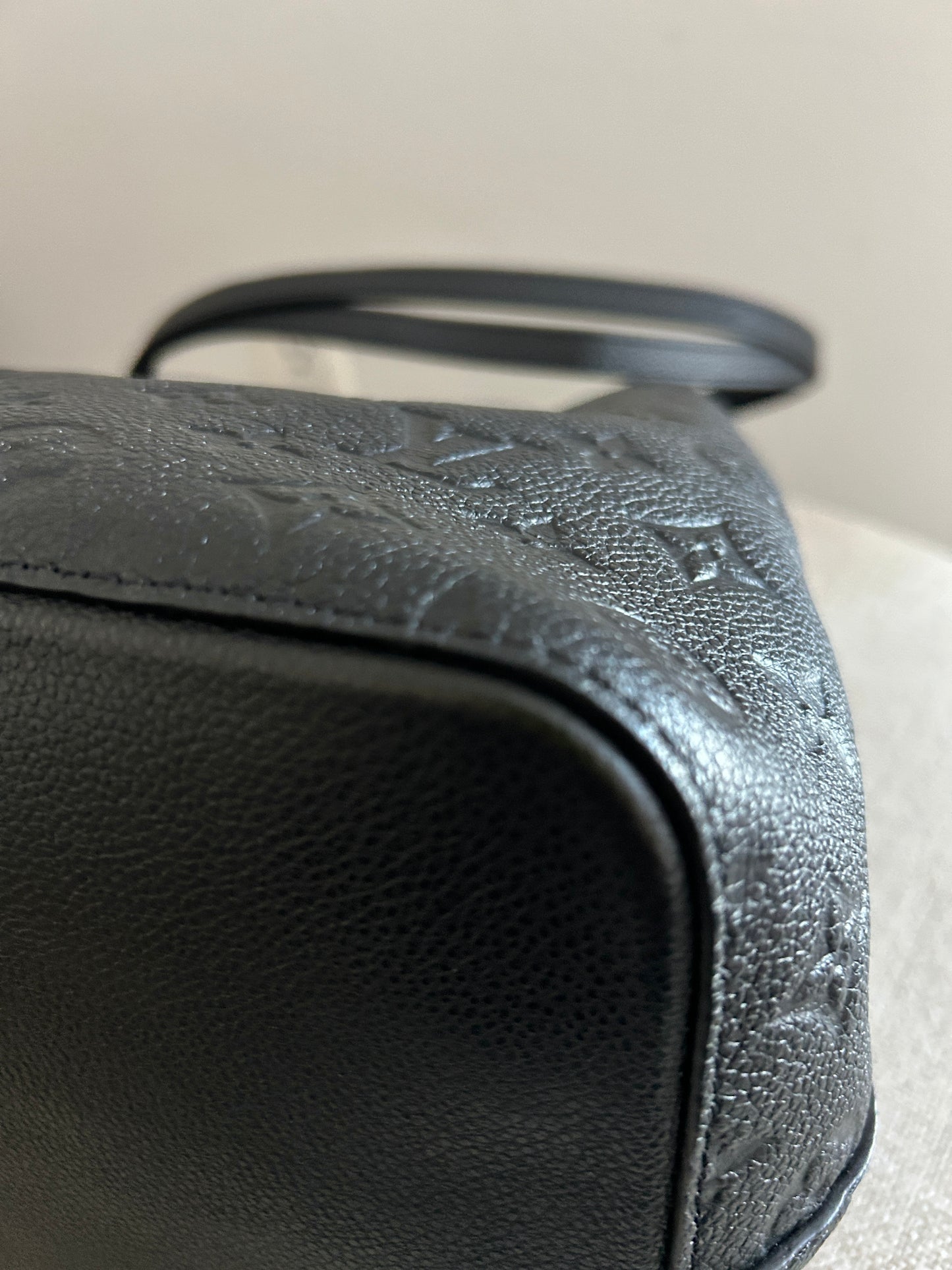 Louis Vuitton  NéoNoé MM Empreinte Leather - Black