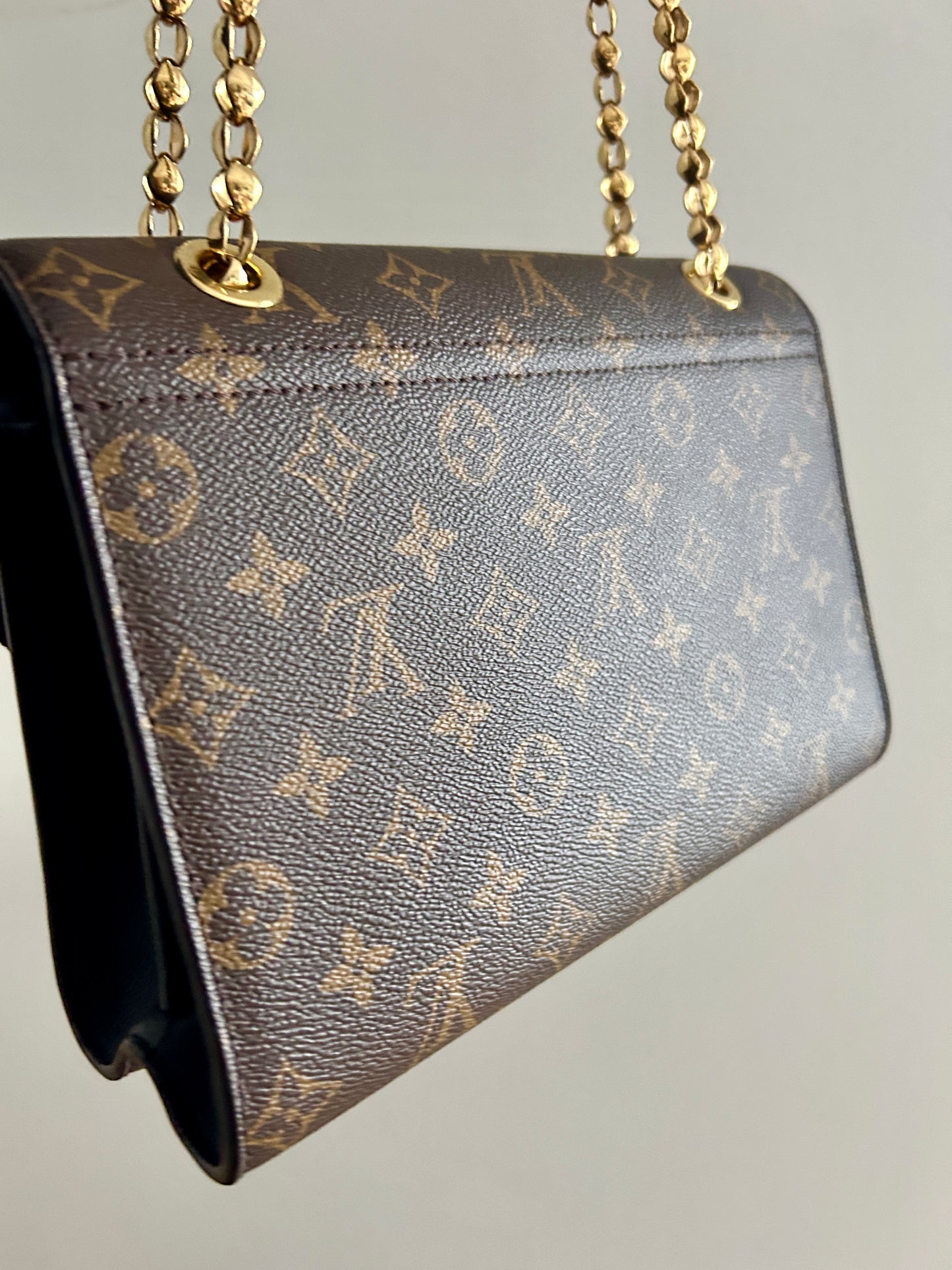 LOUIS VUITTON
Monogram Canvas Black Victoire Bag