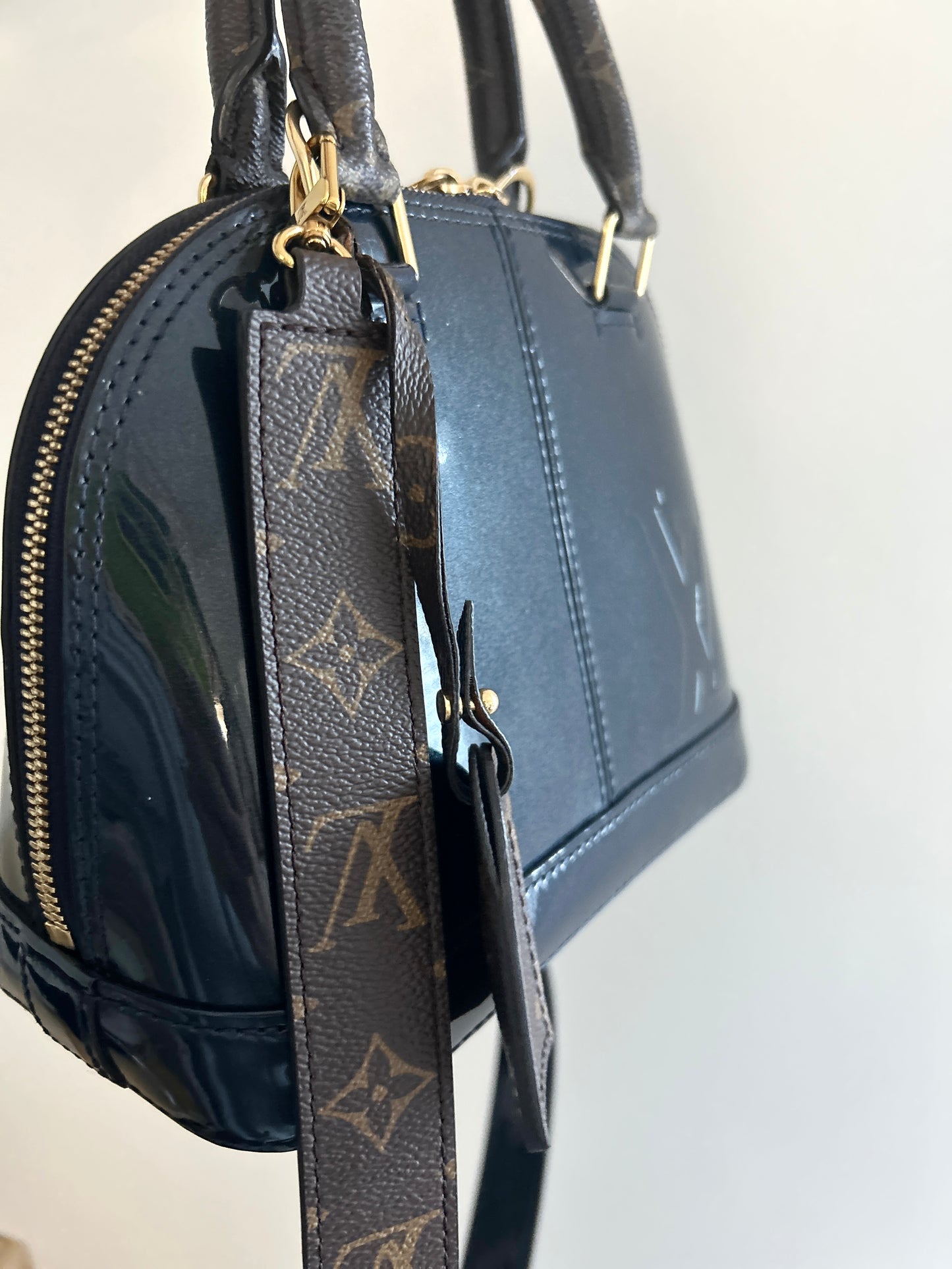 LOUIS VUITTON
Patent Monogram Alma BB Marine