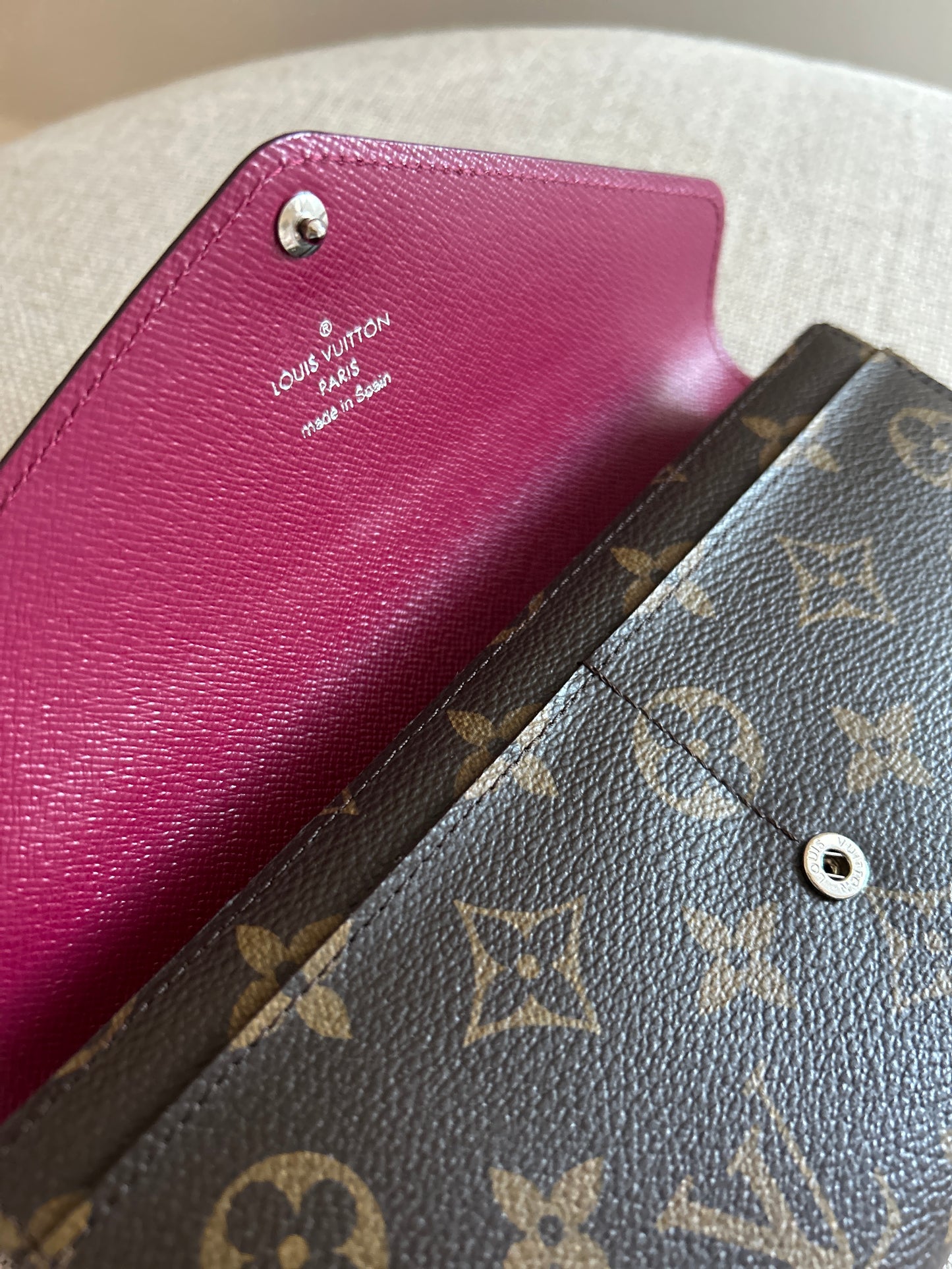 LOUIS VUITTON
Monogram Epi Marie-Lou Long Wallet Fuchsia (Pivone)