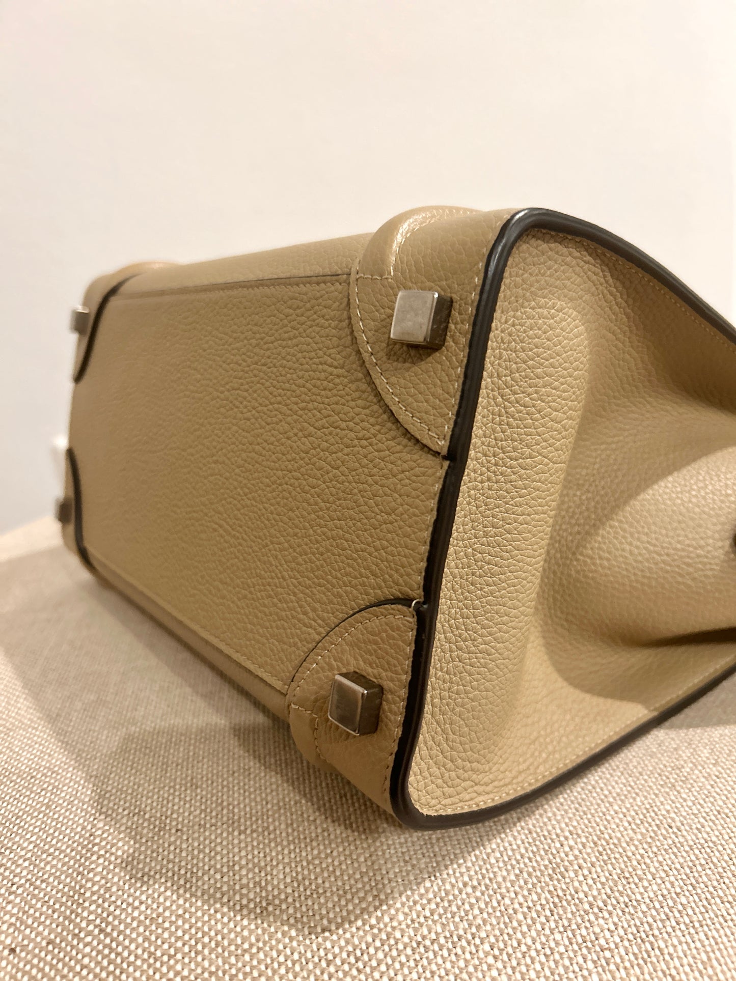 Micro Luggage Handbag In Drummed Calfskin - Color Dune