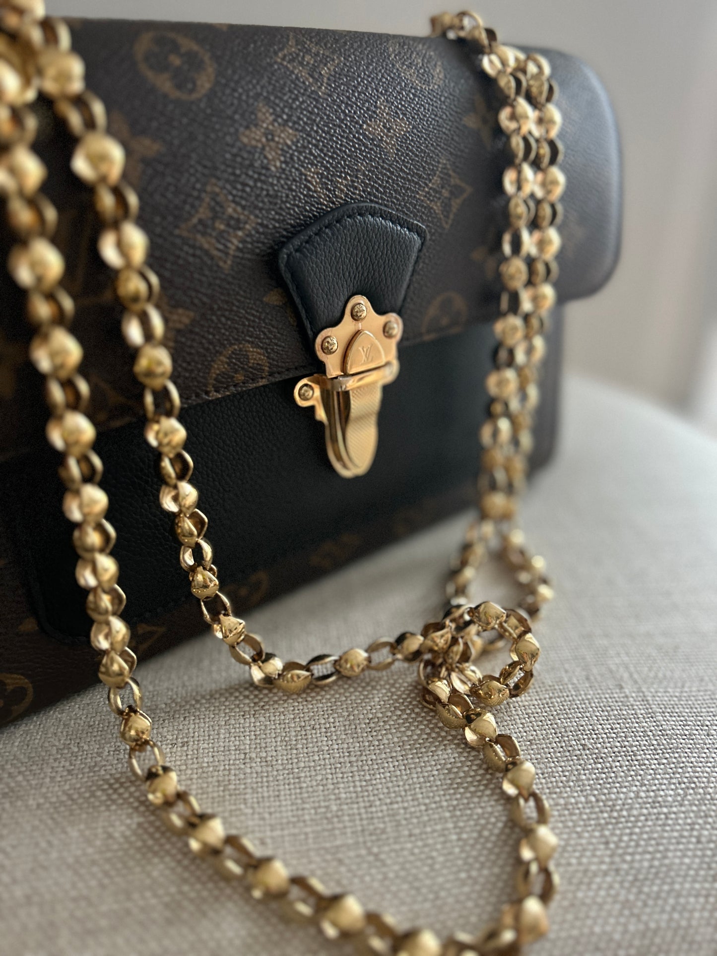 LOUIS VUITTON
Monogram Canvas Black Victoire Bag