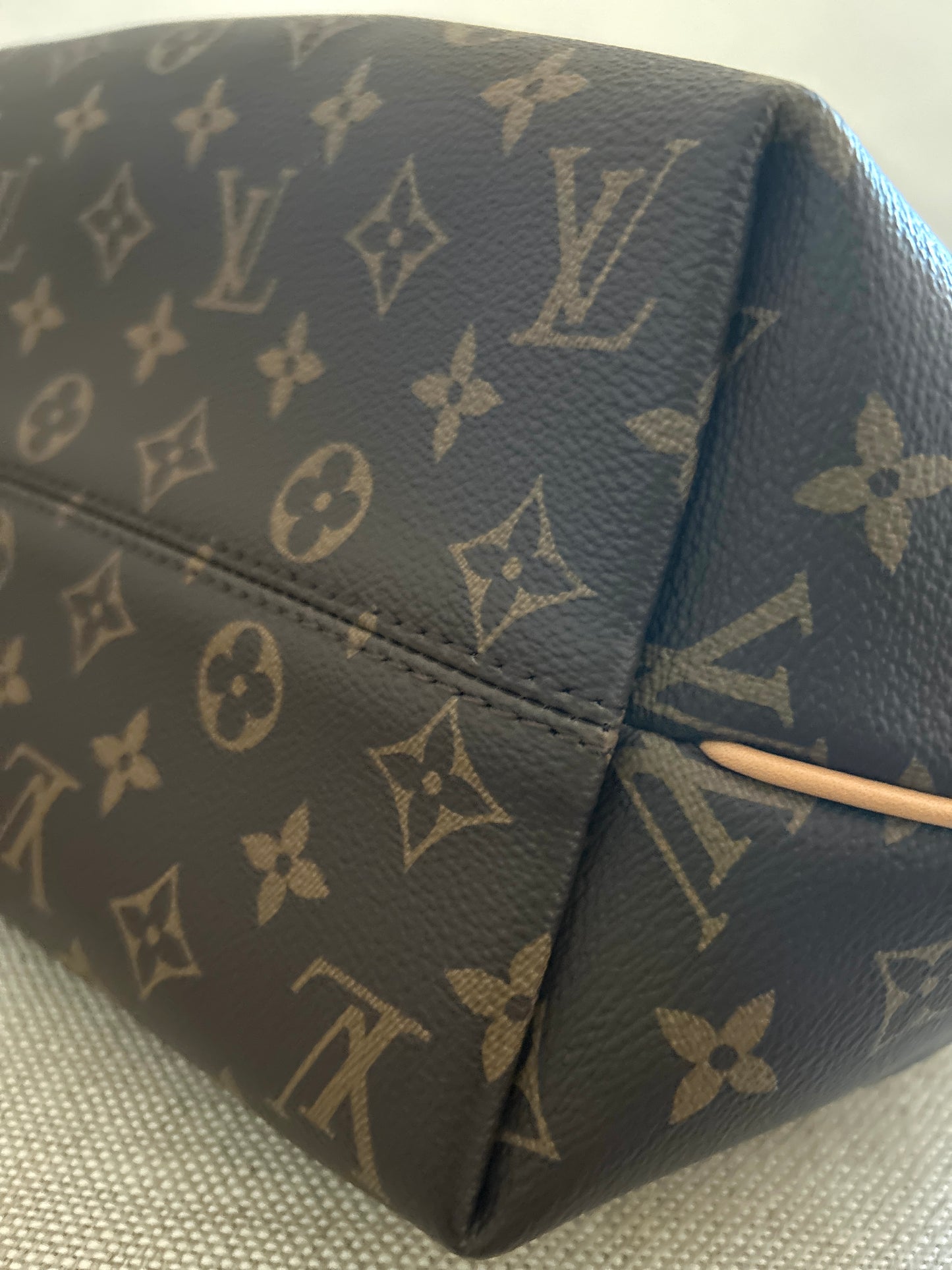 Louis Vuitton Turenne Handbag MM