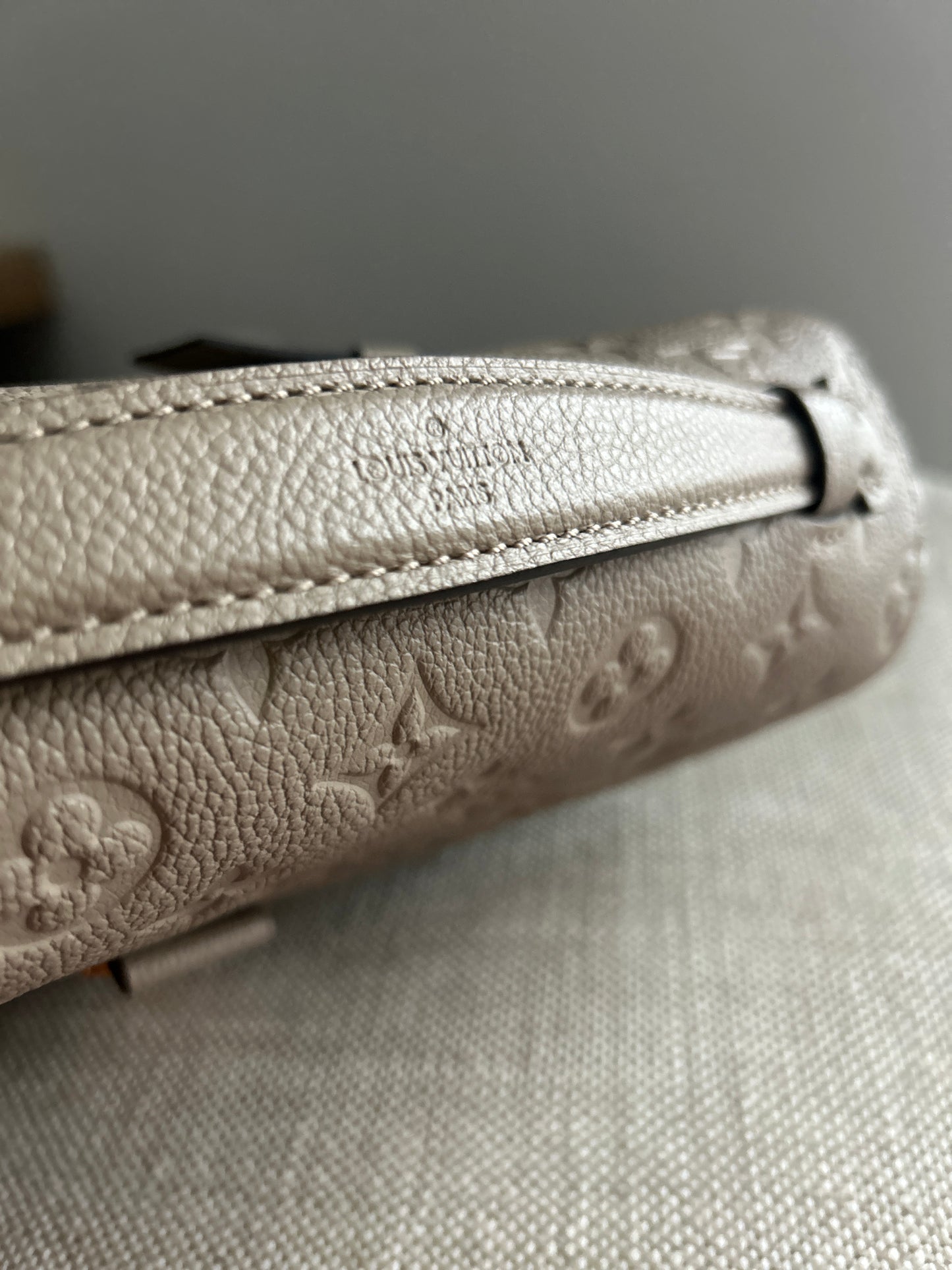 Louis Vuitton Empreinte Pochette Metis in Turtledove