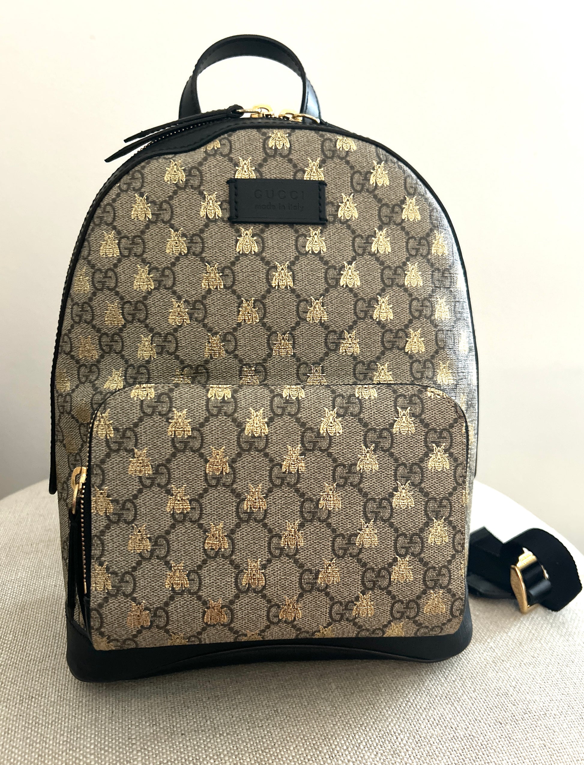 gucci mini backpack gold bees GG Supreme Monogram Bees Print Small Day Backpack Beige Oro Black – lori's luxuries