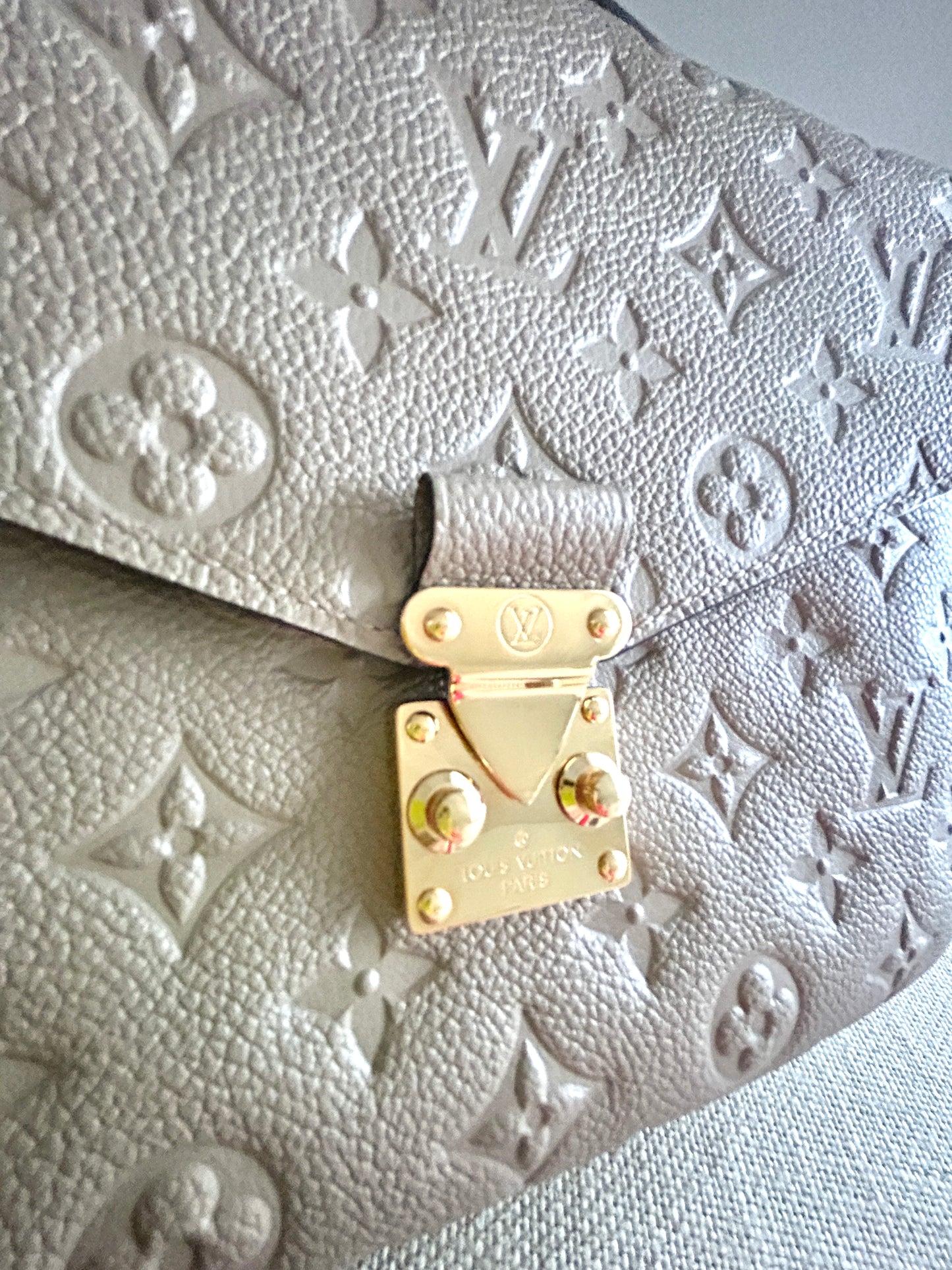 Louis Vuitton Empreinte Pochette Metis in Turtledove