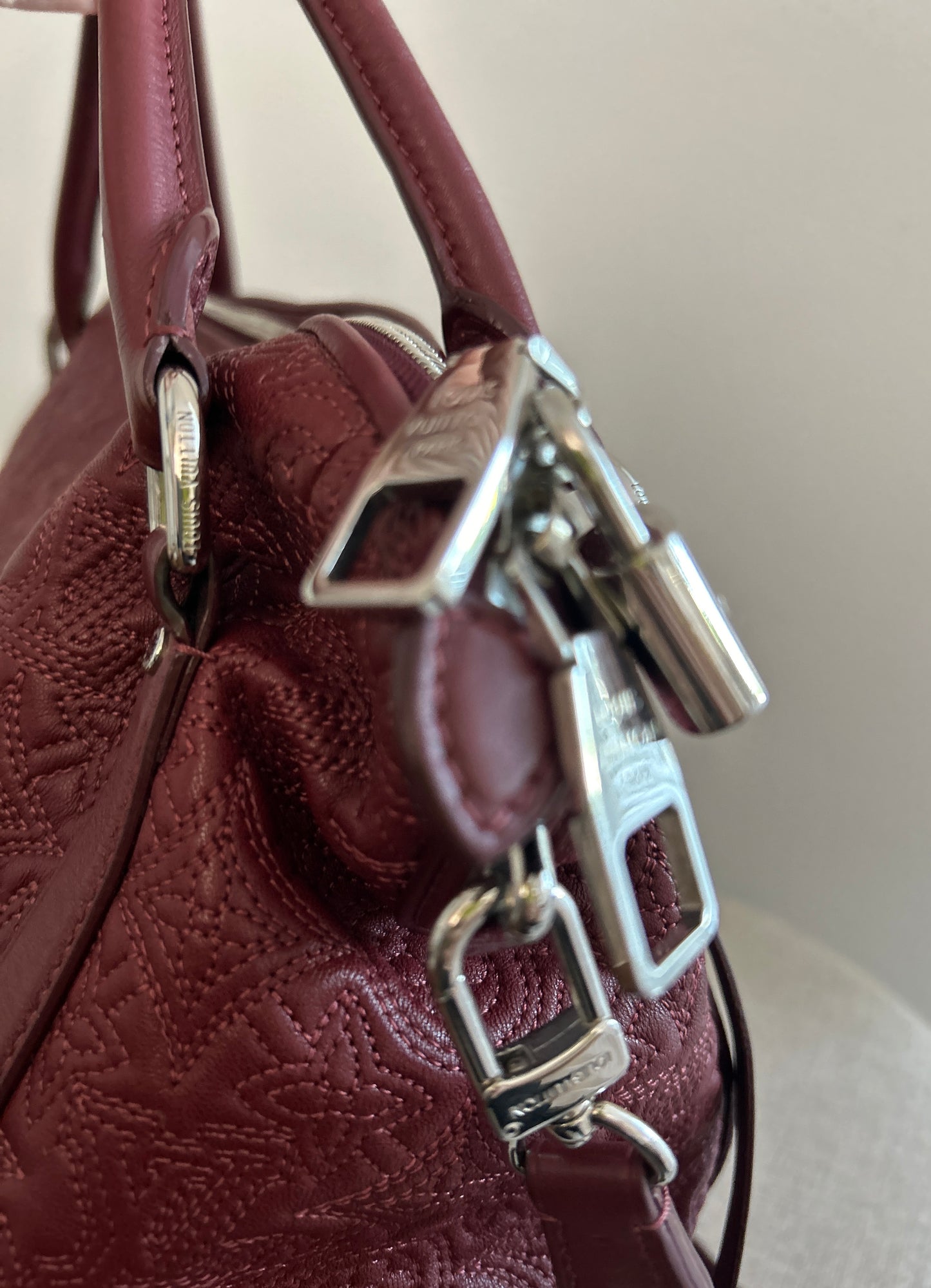 Louis Vuitton
Antheia Ixia Handbag Leather MM