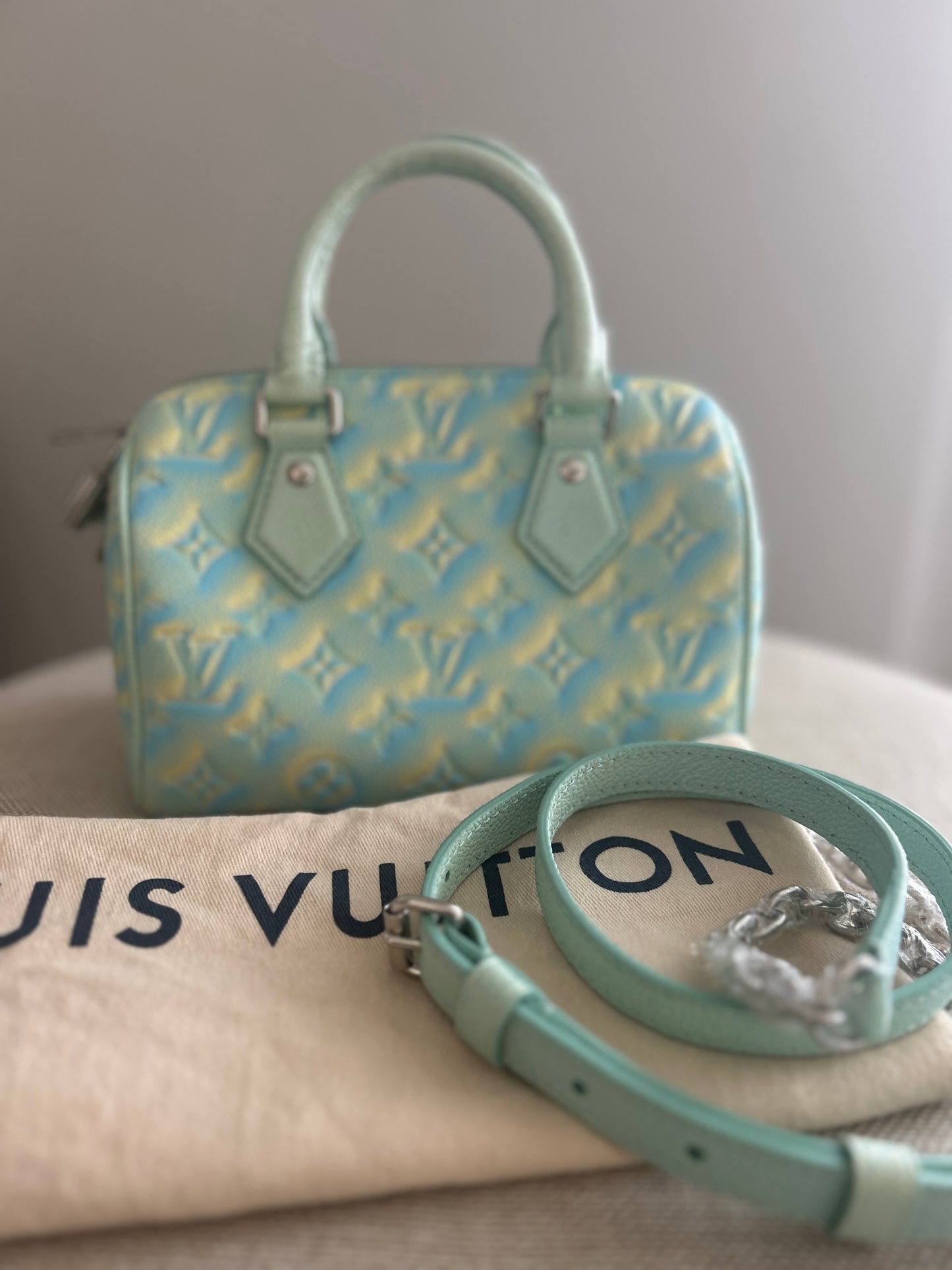 LOUIS VUITTON
Empreinte Monogram Summer Stardust Speedy 20 Water Green (Limited Edition)