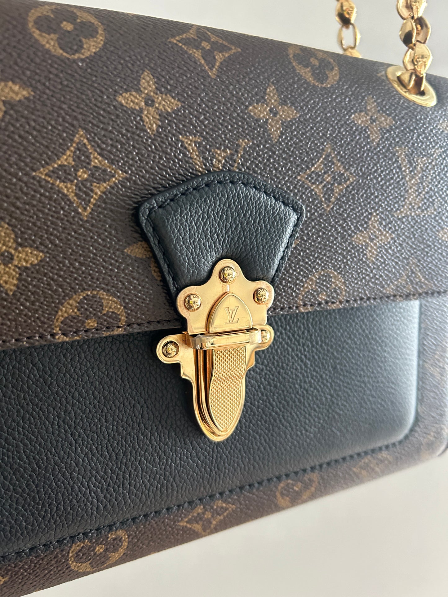 LOUIS VUITTON
Monogram Canvas Black Victoire Bag