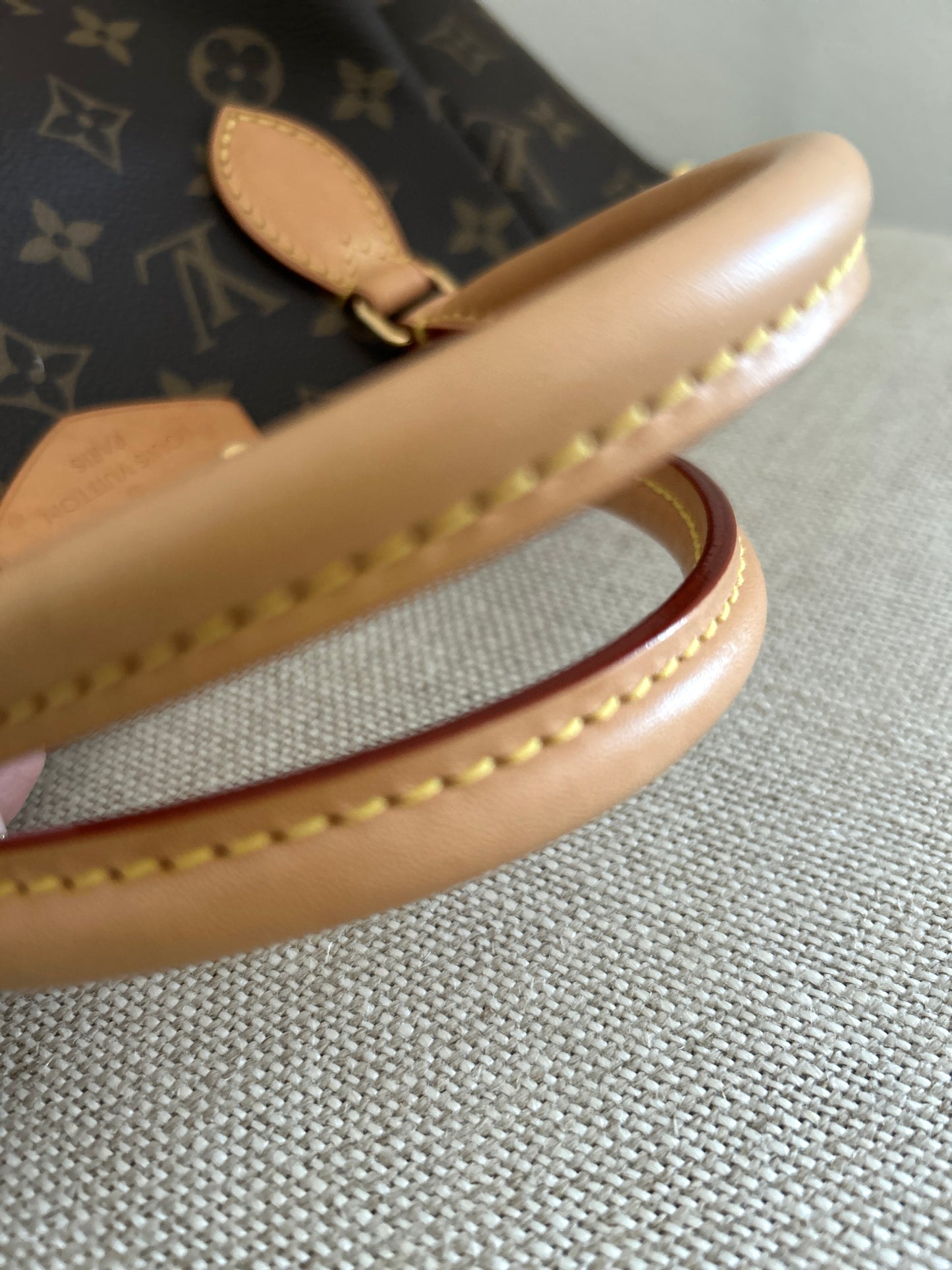 Louis Vuitton Turenne Handbag MM