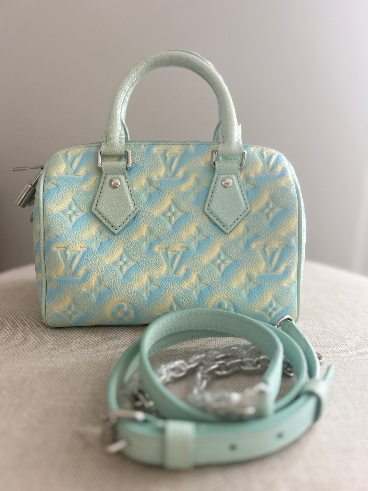 LOUIS VUITTON
Empreinte Monogram Summer Stardust Speedy 20 Water Green (Limited Edition)