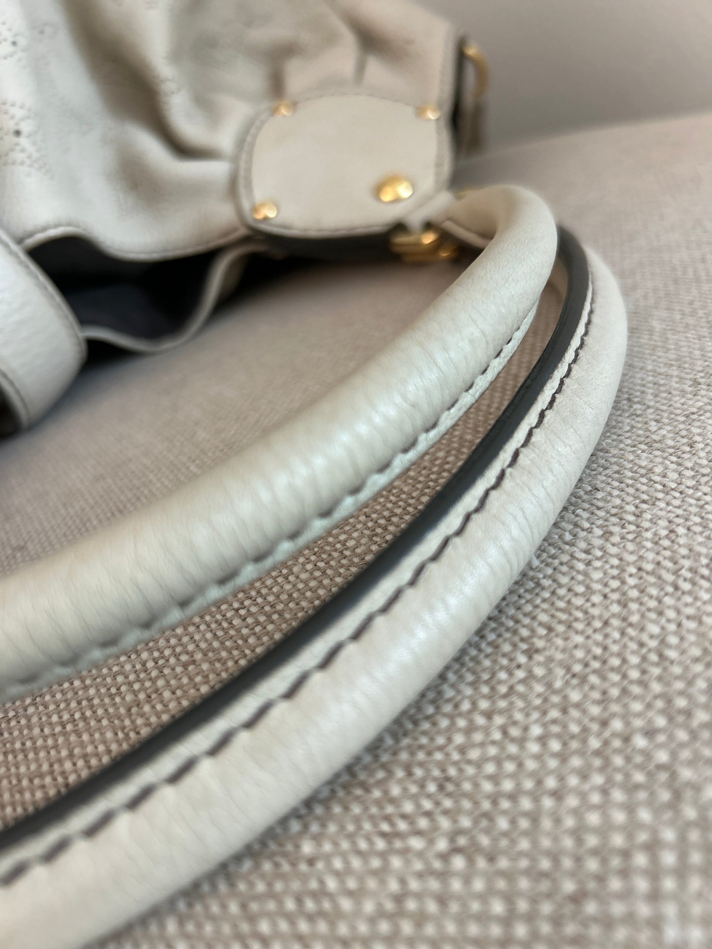 Gris Pearl Mahina Louis Vuitton L Hobo