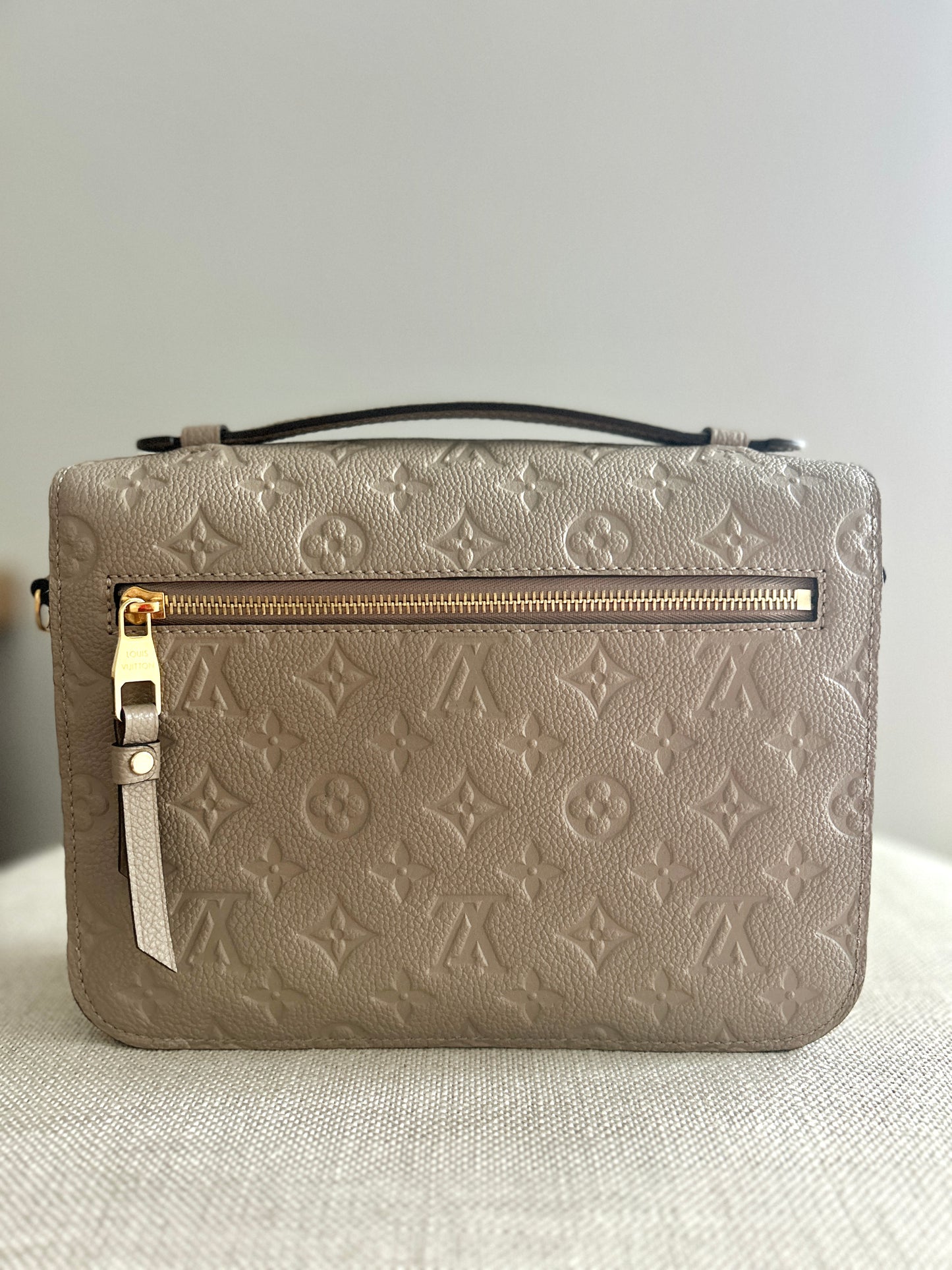 Louis Vuitton Empreinte Pochette Metis in Turtledove