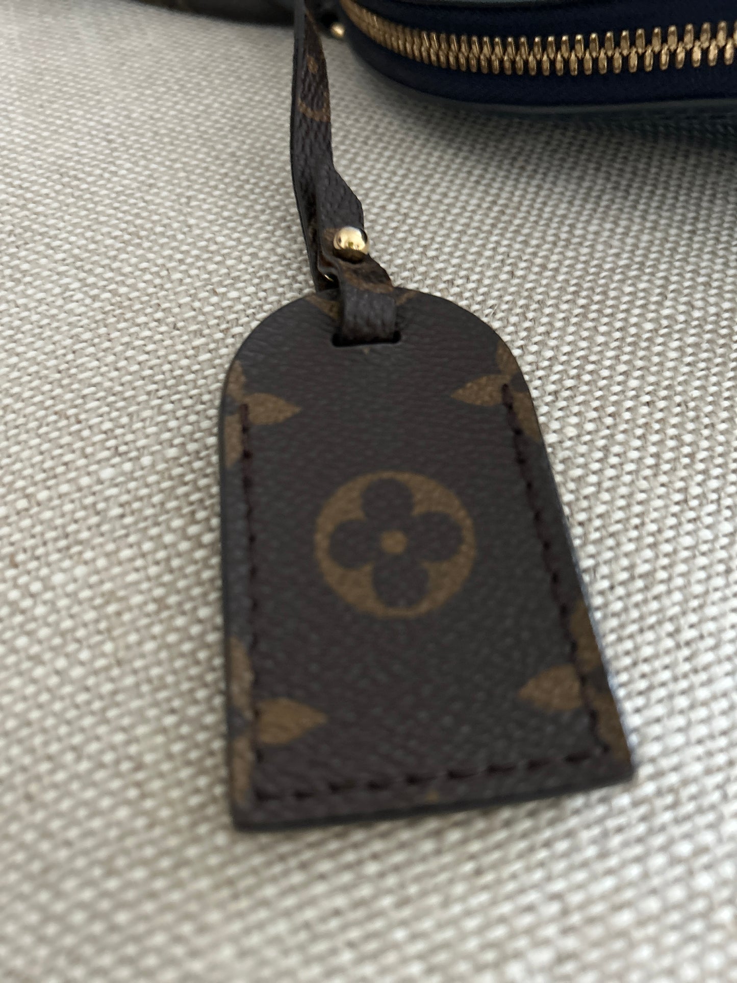 LOUIS VUITTON
Patent Monogram Alma BB Marine