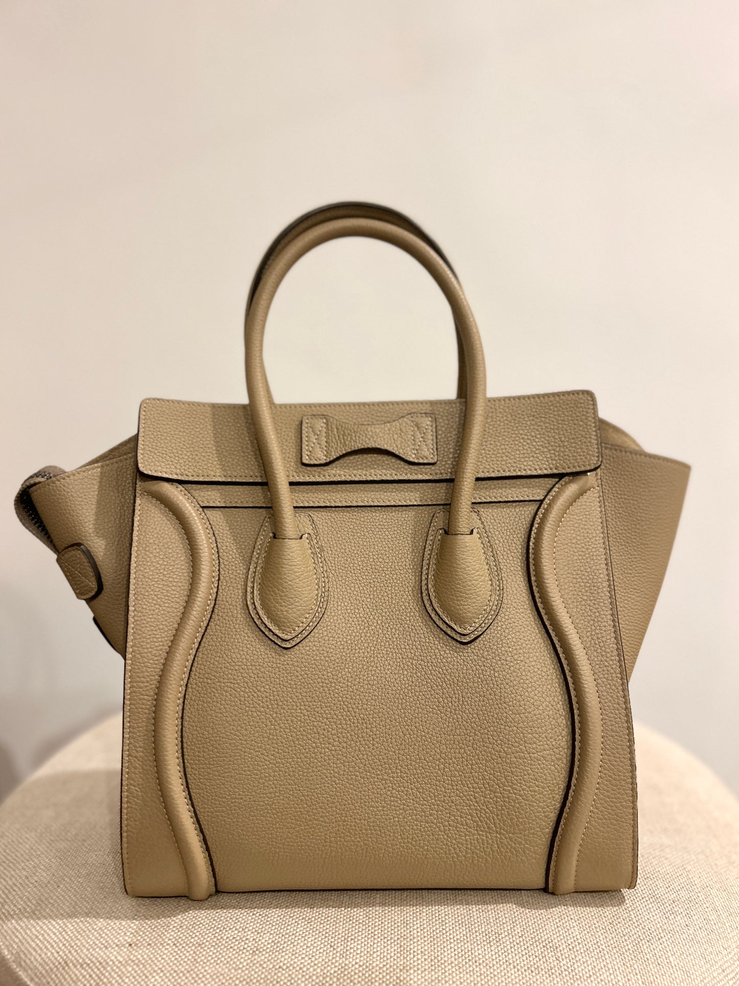 Micro Luggage Handbag In Drummed Calfskin - Color Dune