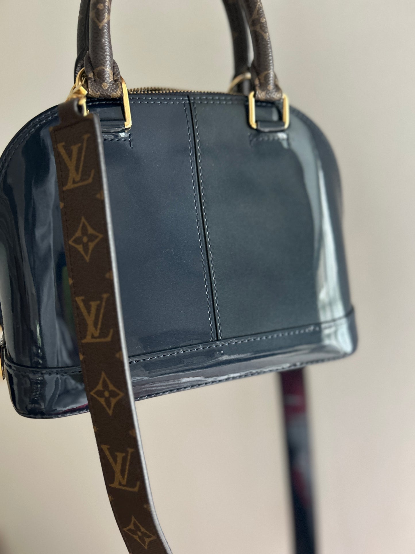 LOUIS VUITTON
Patent Monogram Alma BB Marine