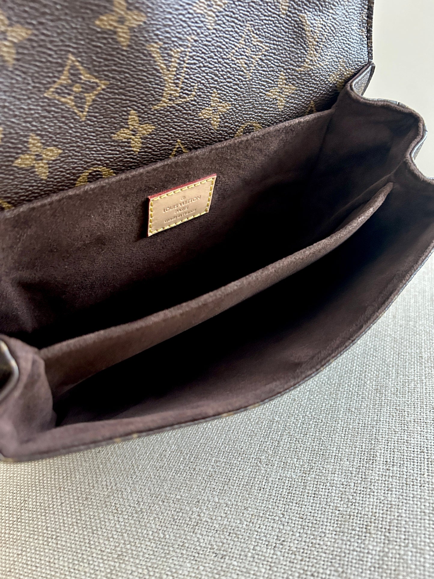 Louis Vuitton Pochette Métis in Monogram