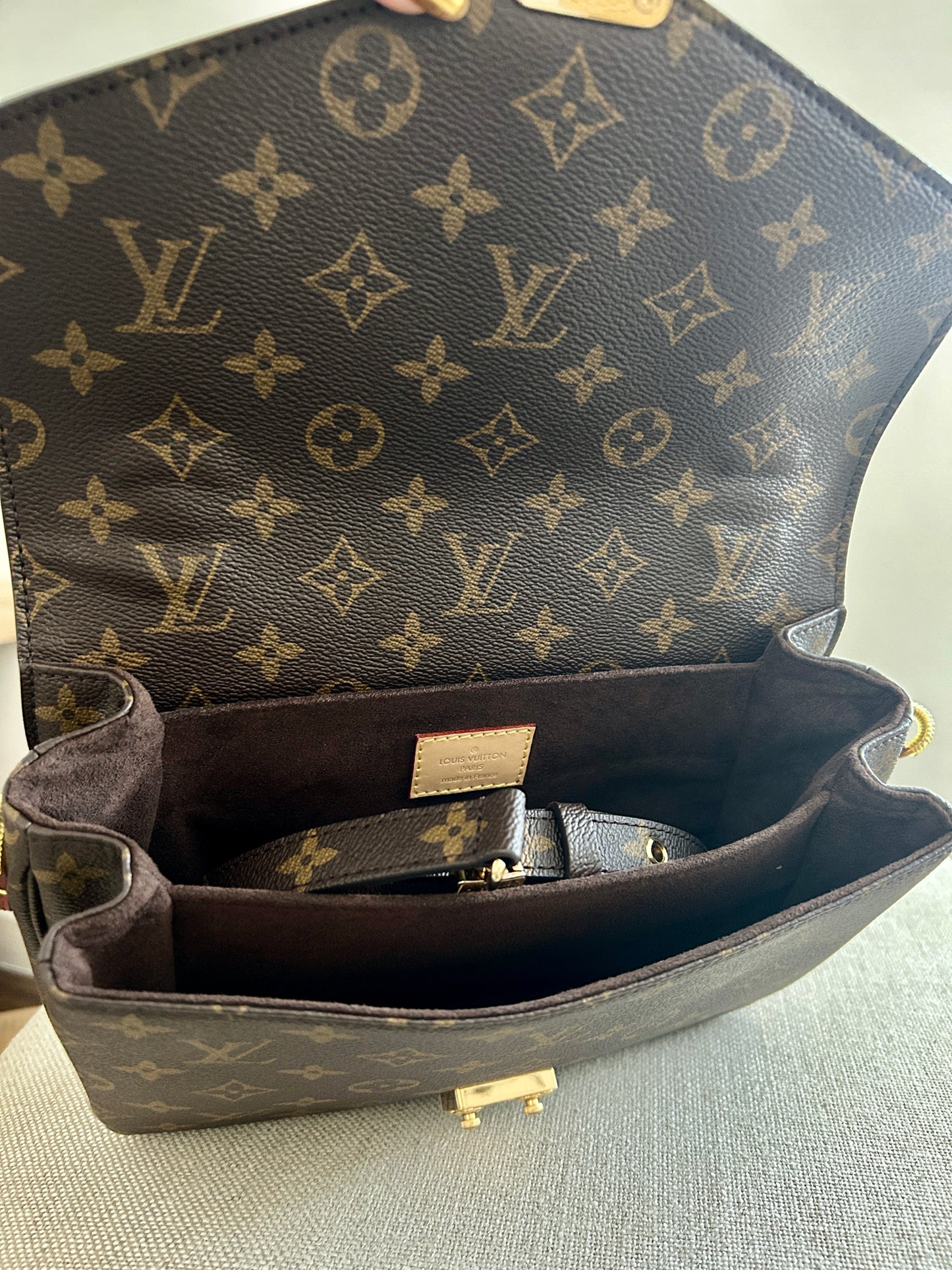 Louis Vuitton Pochette Métis in Monogram