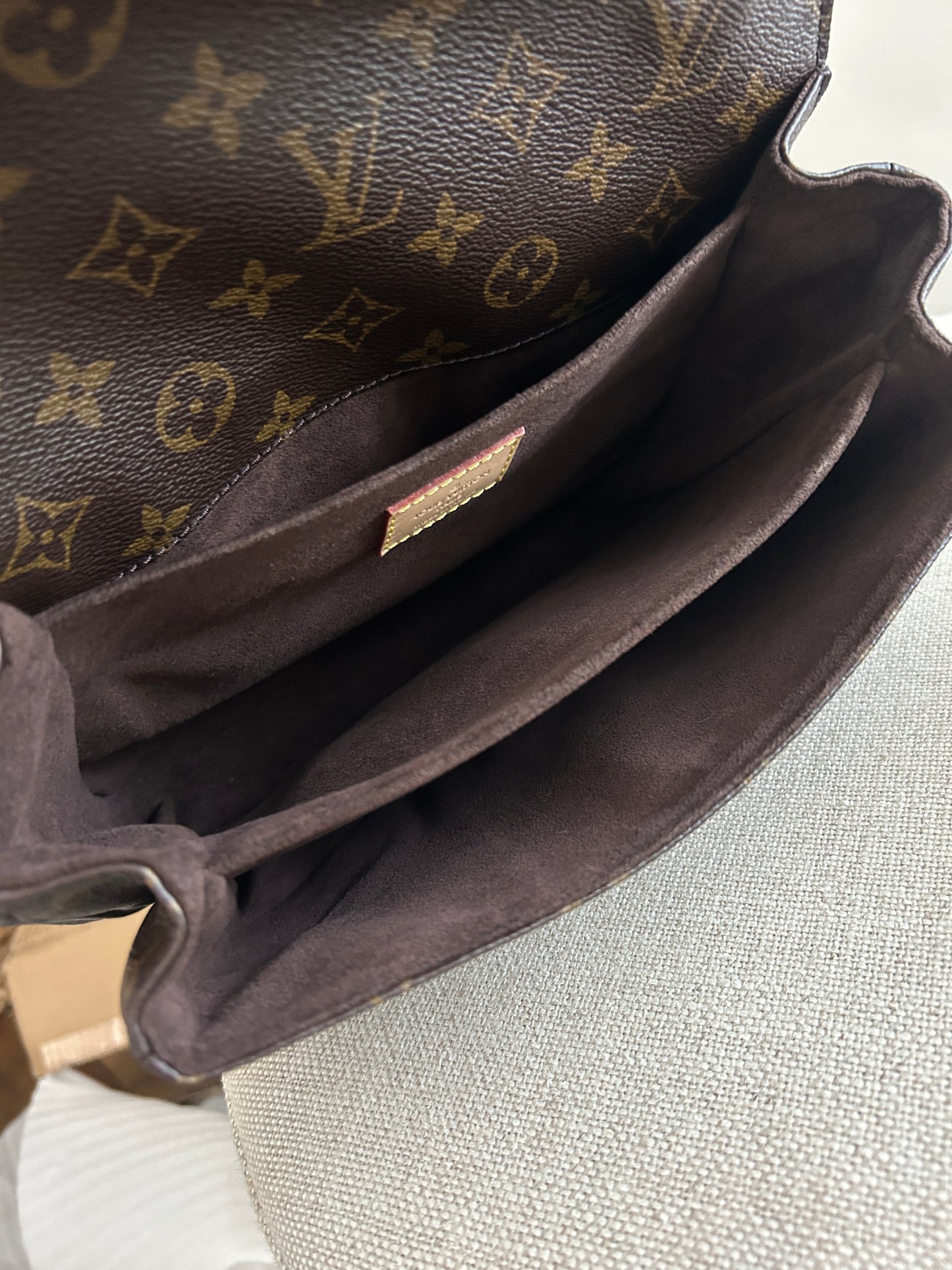 Louis Vuitton Pochette Métis in Monogram