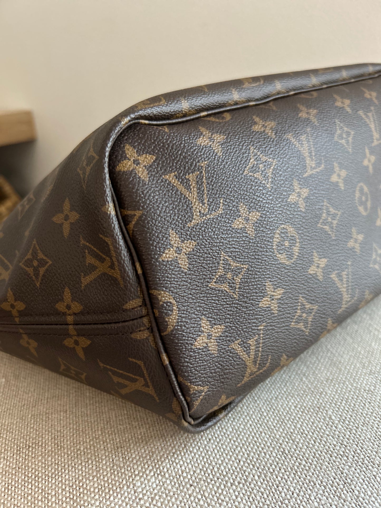 Louis Vuitton Neverfull MM Tote Monogram (Tan Interior )Without Pochette ( pouch)